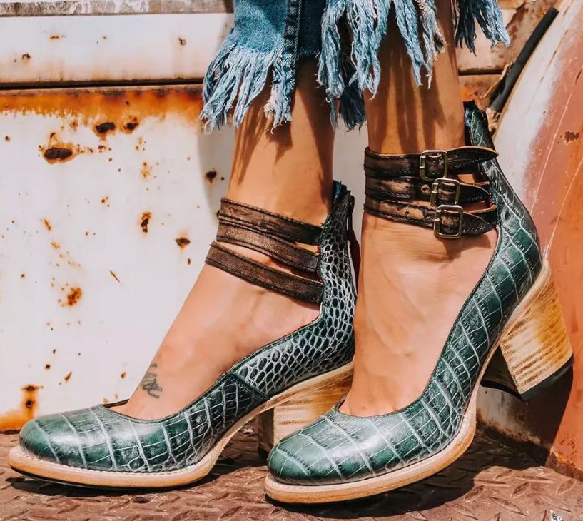 LunaStride – Bold Style, Endless Comfort